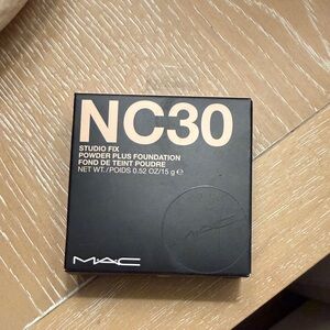 MAC Cosmetics Studio Fix Powder Plus Foundation NC30 original formula